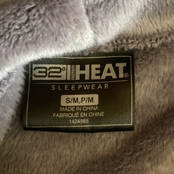 32 Degrees Heat Blanket Sweater - Picture 5 of 6